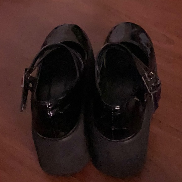 Kids 5.5 MARY JANES PLATFORMS - Picture 3 of 4